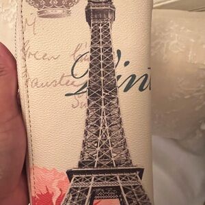 Can be used as a wallet. New came  without the strap to be used as a wristlet.